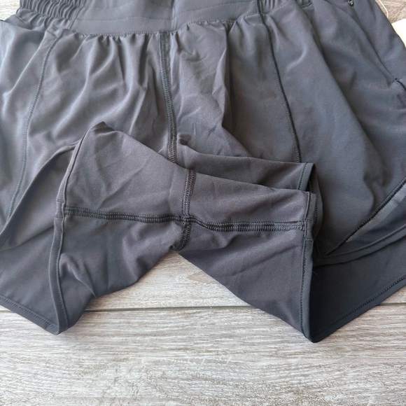 NWT Lululemon Hotty Hot Low-Rise Lined Short in Black - Picture 8 of 15
